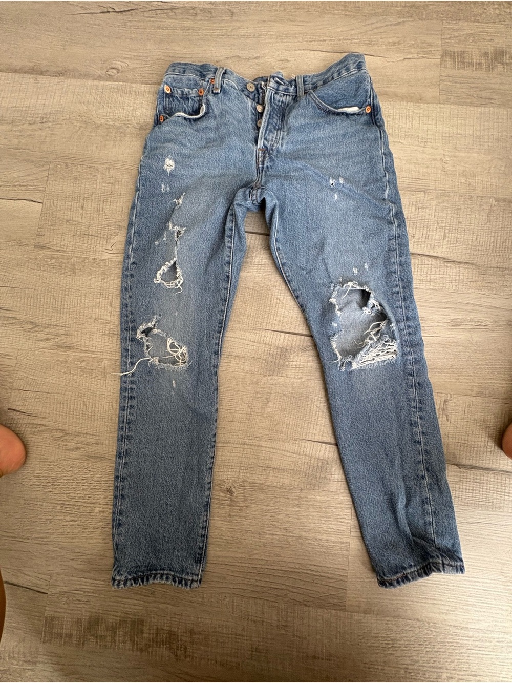 Levi 27 women’s - Classic Ripped Denim